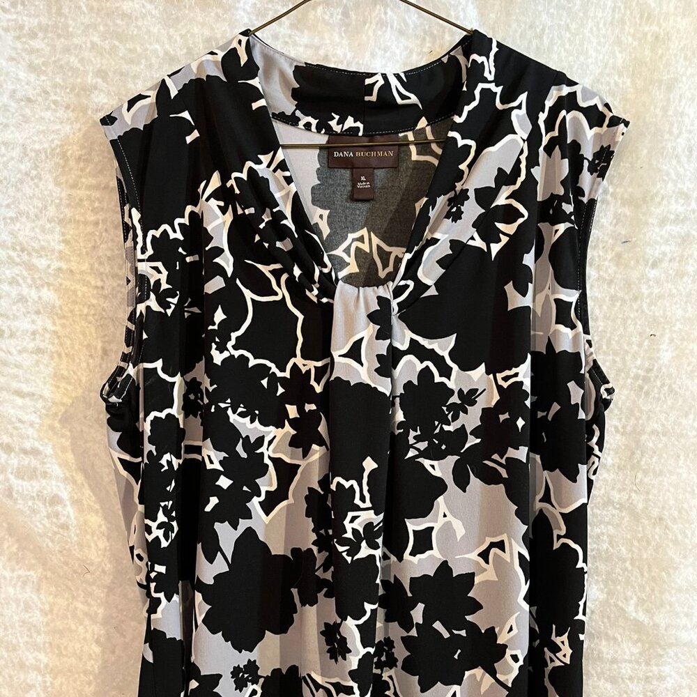 Sleeveless Dana Buchman Blouse
